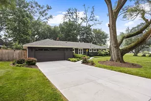 1909 Martingale Rd, Wheaton, IL 60187 - Photo 3