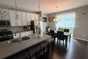2527 Huntleigh Ln, Woodridge, IL 60517 - Photo 3