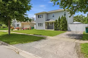 290 E Norman Ln, Wheeling, IL 60090 - Photo 1