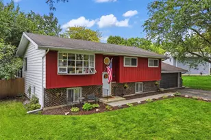 480 Charles Ct, South Elgin, IL 60177 - Photo 1