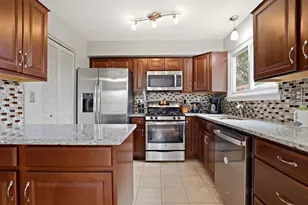 340 Homewood Dr, Bolingbrook, IL 60440 - Photo 9