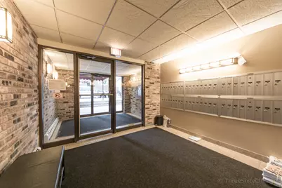 3620 N Pine Grove Avenue #210, Chicago, IL 60613 - Photo 13