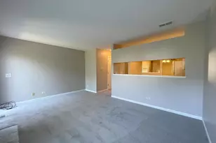 620 Cobblestone Ct, Elgin, IL 60120 - Photo 3