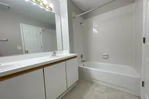 620 Cobblestone Ct, Elgin, IL 60120 - Photo 13