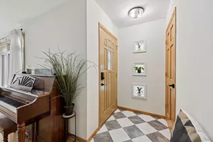 9431 Congress Park Ave, Brookfield, IL 60513 - Photo 5