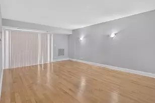 502 W Huntington Commons Rd, Mount Prospect, IL 60056 - Photo 3