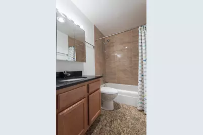 525 W Hawthorne Place #2704, Chicago, IL 60657 - Photo 5