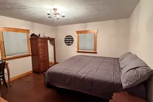 631 W Fulton St, Farmington, IL 61531 - Photo 13