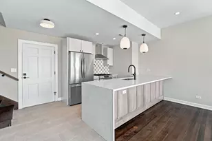 102 S Washington St, Hinsdale, IL 60521 - Photo 3