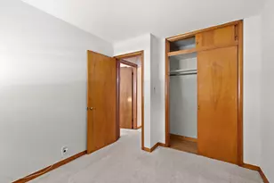 8729 S 51st Ave, Oak Lawn, IL 60453 - Photo 11