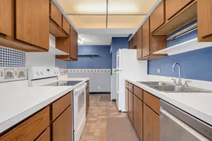 6340 Americana Dr, Willowbrook, IL 60527 - Photo 11