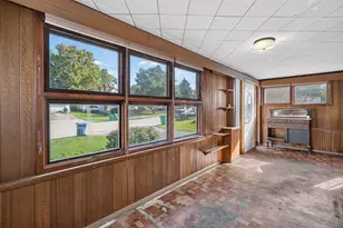 215 E 4th St, Lockport, IL 60441 - Photo 19