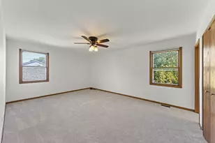 8421 Chelsea Ln, Woodridge, IL 60517 - Photo 13