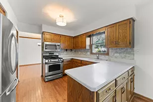 8421 Chelsea Ln, Woodridge, IL 60517 - Photo 7