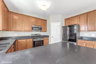 1717 Maple Ave, Hanover Park, IL 60133 - Photo 3