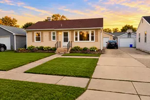123 James St, Montgomery, IL 60538 - Photo 1