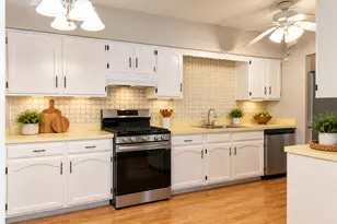 235 N Mill Rd, Addison, IL 60101 - Photo 7