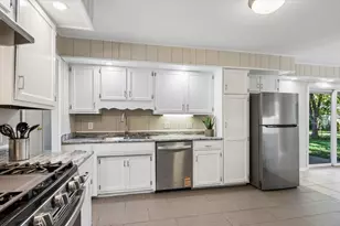 517 Sherwood Dr, Streamwood, IL 60107 - Photo 5
