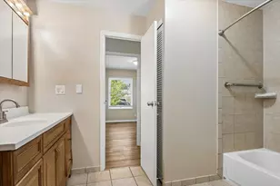 517 Sherwood Dr, Streamwood, IL 60107 - Photo 11
