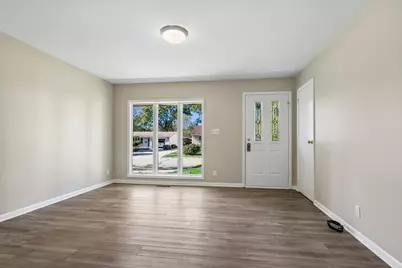 517 Sherwood Drive, Streamwood, IL 60107 - Photo 3