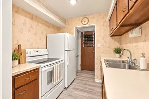 17W678 Kirkland Ln, Villa Park, IL 60181 - Photo 9