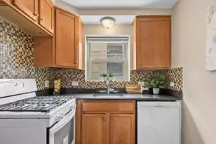 1711 W Estes Ave, Chicago, IL 60626 - Photo 9