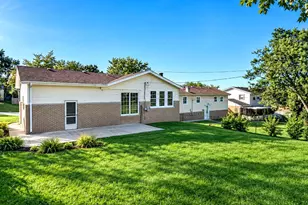 8933 S Oakwood Dr, Hickory Hills, IL 60457 - Photo 3