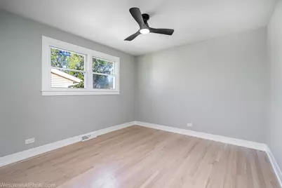 8933 S Oakwood Drive, Hickory Hills, IL 60457 - Photo 13
