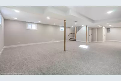 8933 S Oakwood Drive, Hickory Hills, IL 60457 - Photo 21