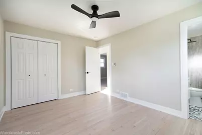 8933 S Oakwood Drive, Hickory Hills, IL 60457 - Photo 11