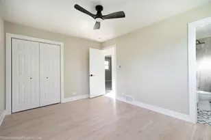 8933 S Oakwood Dr, Hickory Hills, IL 60457 - Photo 11
