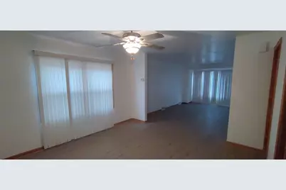 8940 S Bennett Avenue, Chicago, IL 60617 - Photo 3