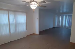 8940 S Bennett Ave, Chicago, IL 60617 - Photo 3