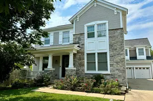 3898 Linneman St, Glenview, IL 60025 - Photo 1