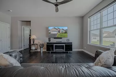 211 N Sunset Lane, Addison, IL 60101 - Photo 5