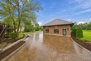 955 Livingston Ln, Inverness, IL 60010 - Photo 9