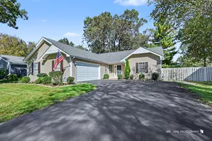 714 Dartmouth Dr, Island Lake, IL 60042 - Photo 1
