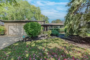 1606 E Waverly Ct, Arlington Heights, IL 60004 - Photo 1