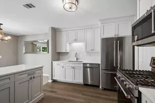 549 Williamsburg Ct, Wheeling, IL 60090 - Photo 11