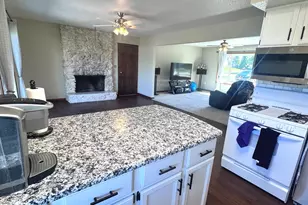 914 E Boyer St, Gibson City, IL 60936 - Photo 9