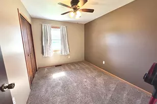 914 E Boyer St, Gibson City, IL 60936 - Photo 17