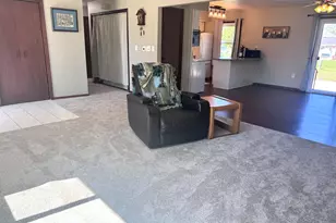 914 E Boyer St, Gibson City, IL 60936 - Photo 3