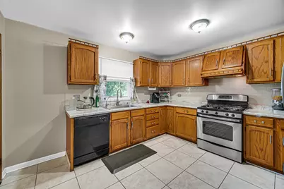 1660 Sycamore Avenue, Hanover Park, IL 60133 - Photo 7