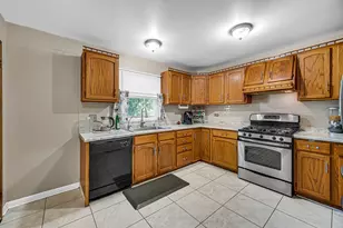 1660 Sycamore Ave, Hanover Park, IL 60133 - Photo 7