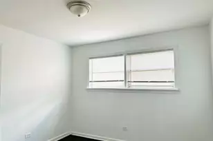8638 Trumbull Ave, Skokie, IL 60076 - Photo 11