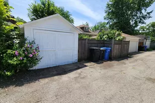2626 W Morse Ave, Chicago, IL 60645 - Photo 19