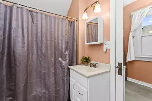 2626 W Morse Ave, Chicago, IL 60645 - Photo 11