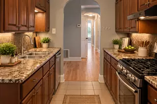 6818 S Cornell Ave, Chicago, IL 60649 - Photo 9