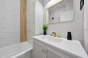 10546 S Ave J, Chicago, IL 60617 - Photo 13
