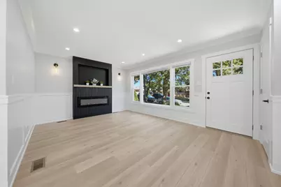 10422 S Green Bay Avenue, Chicago, IL 60617 - Photo 3